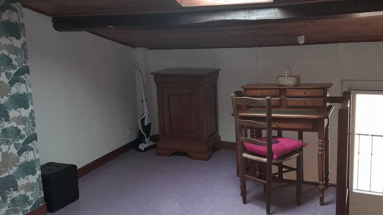 Photo of Others in Aups