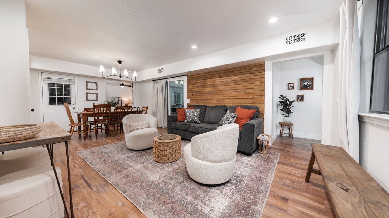 Photo of Livingroom in Johnson City