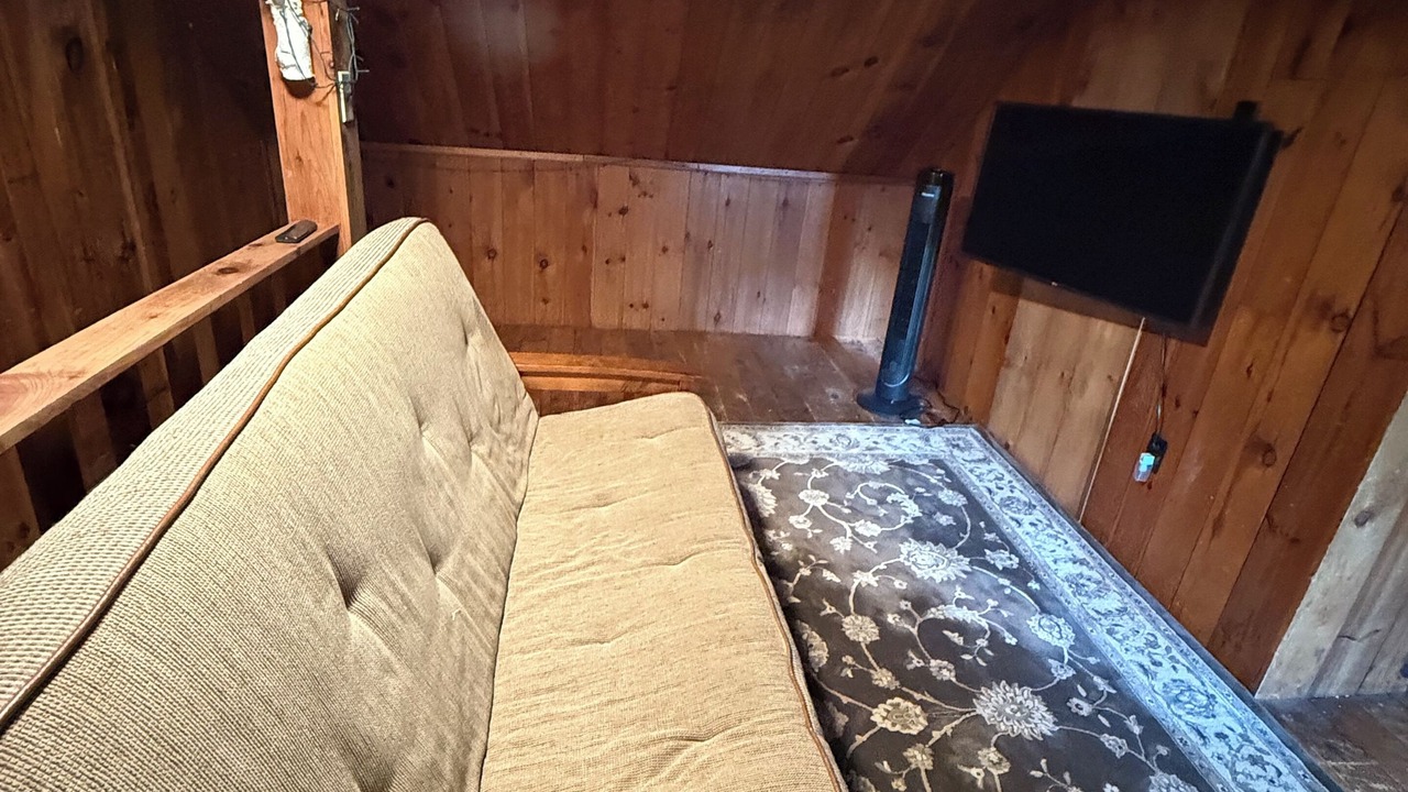 Photo of Livingroom in Montague