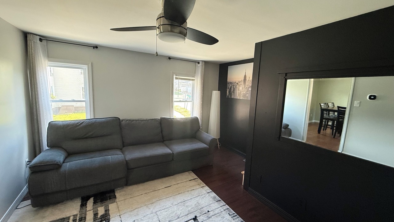 Photo of Livingroom in Montague