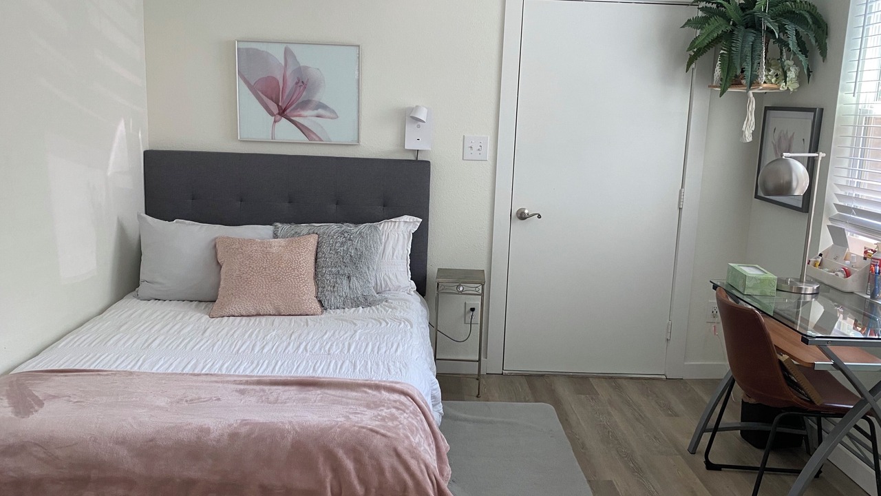 Photo of Bedroom in Historic Downtown Grapevine