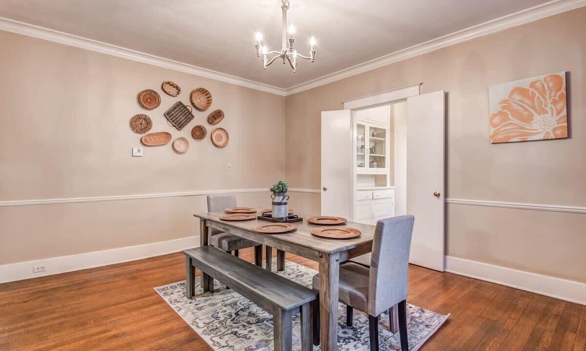 Photo of Livingroom in Evergreen