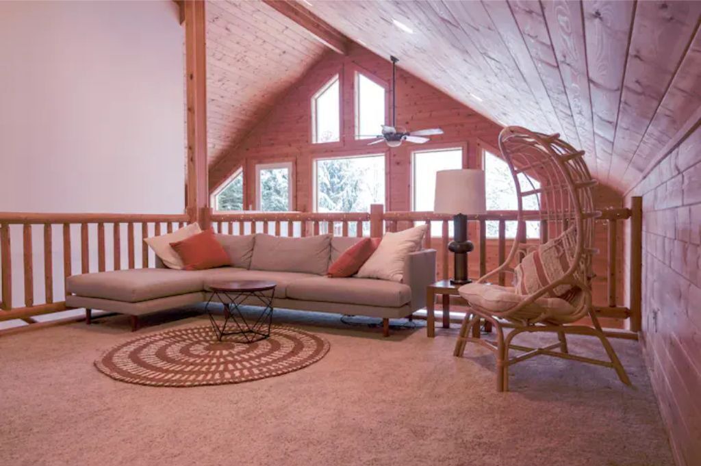 Photo of Livingroom in Gold Bar