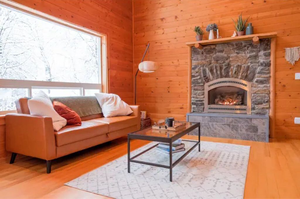 Photo of Livingroom in Gold Bar