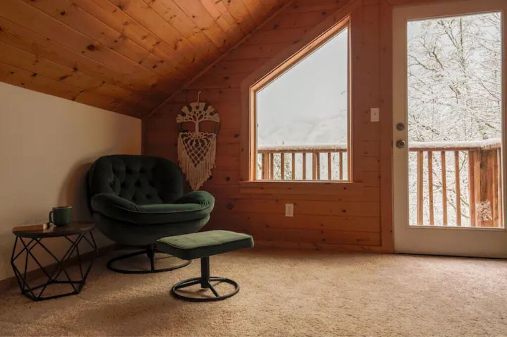 Photo of Livingroom in Gold Bar
