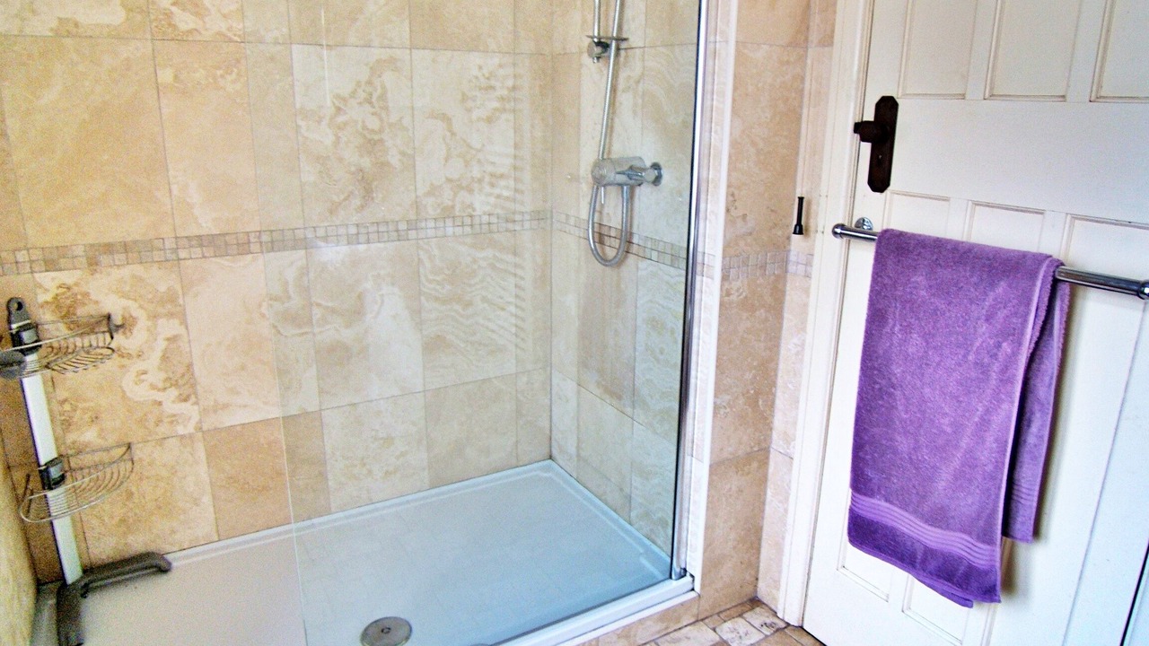 Photo of Bathroom in Niton