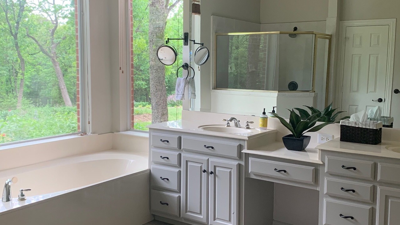 Photo of Bathroom in Oak Point