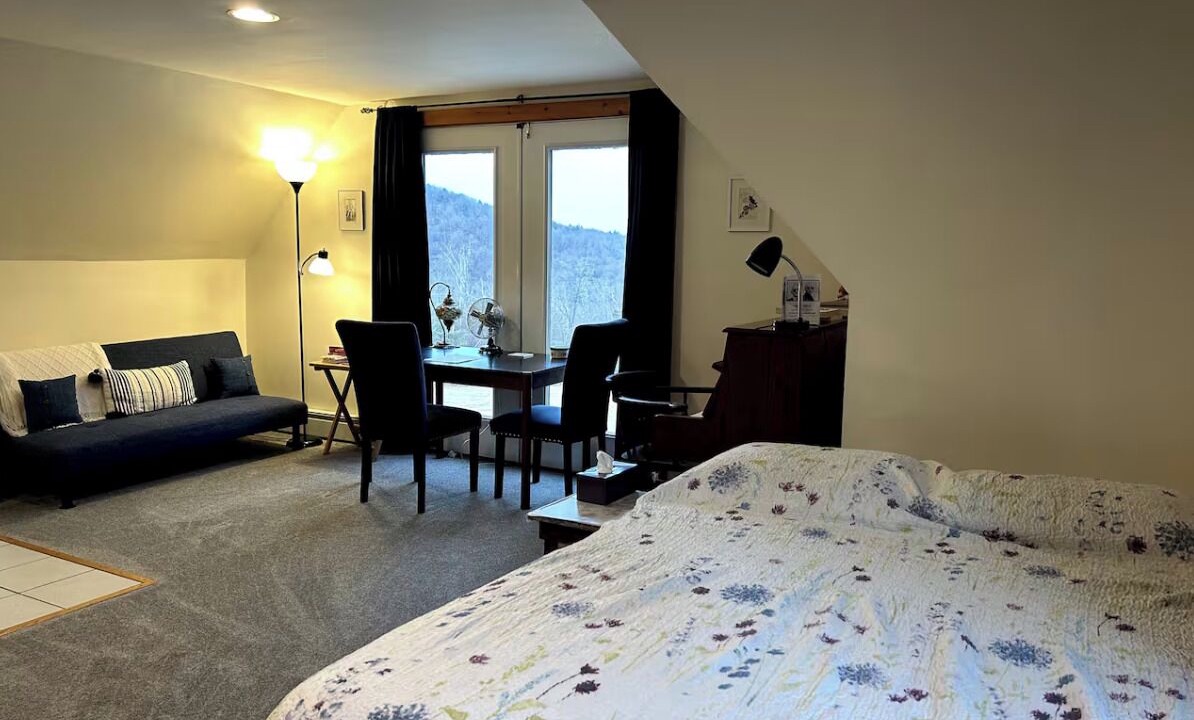 Photo of Livingroom in Guilford