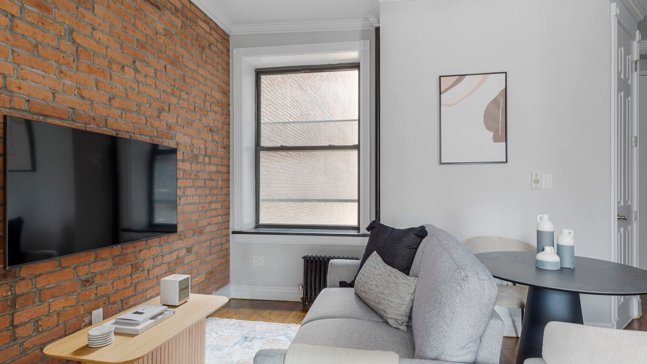 Photo of Livingroom in Tudor City