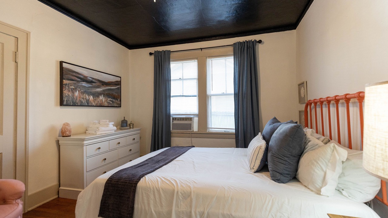 Photo of Bedroom in Midtown
