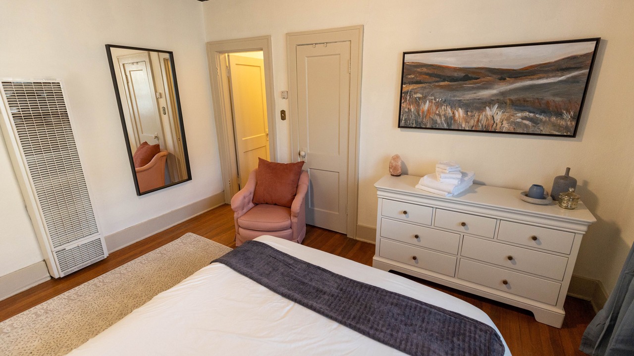 Photo of Bedroom in Midtown