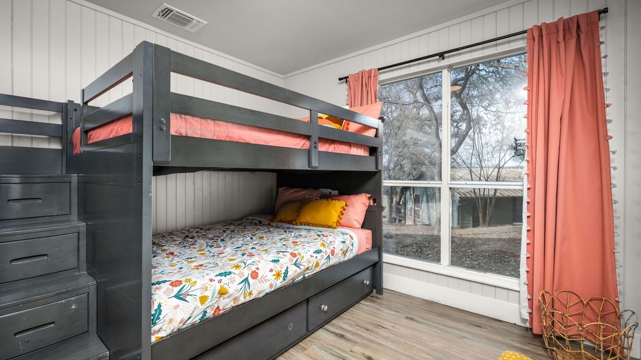 Photo of Bedroom in Kyle