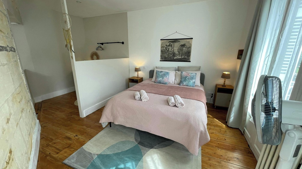 Photo of Bedroom in Libourne