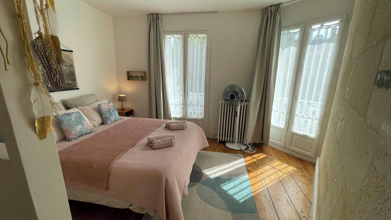 Photo of Bedroom in Libourne