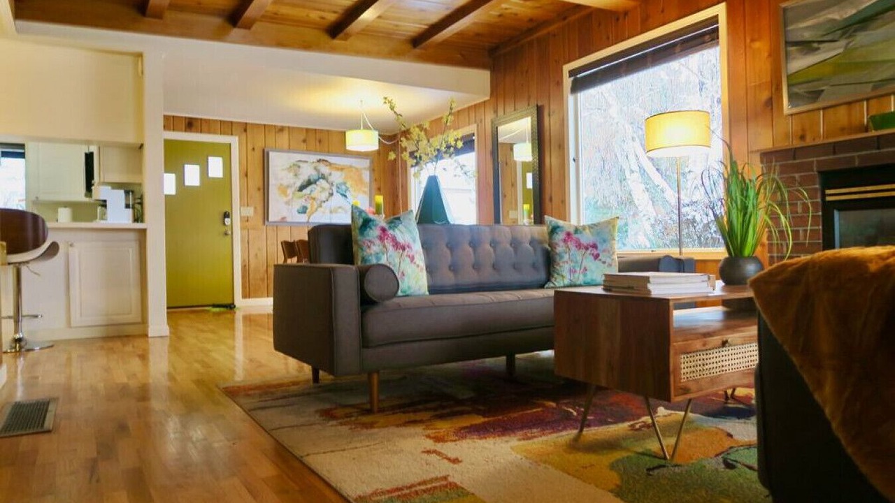 Photo of Livingroom in Tri-Cities