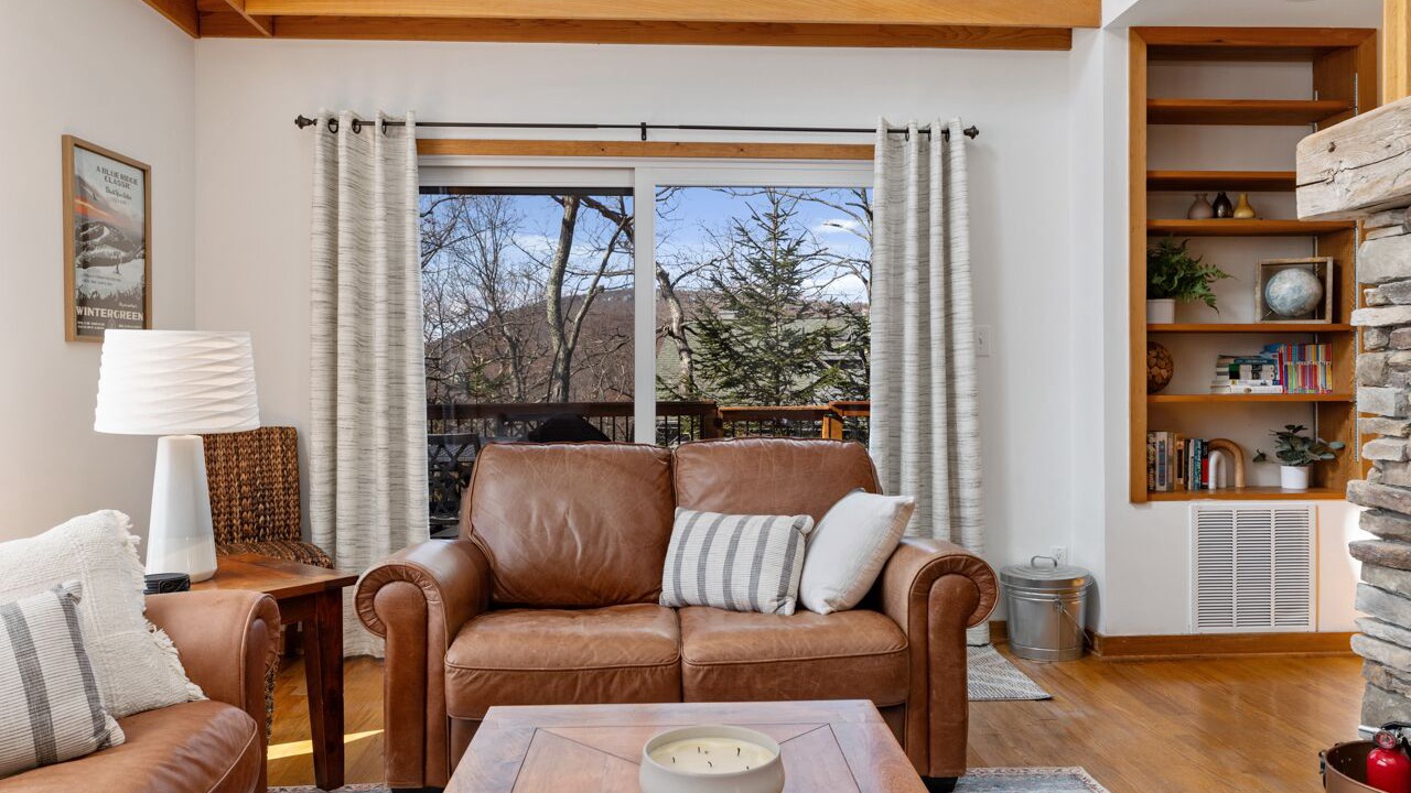 Photo of Livingroom in Wintergreen