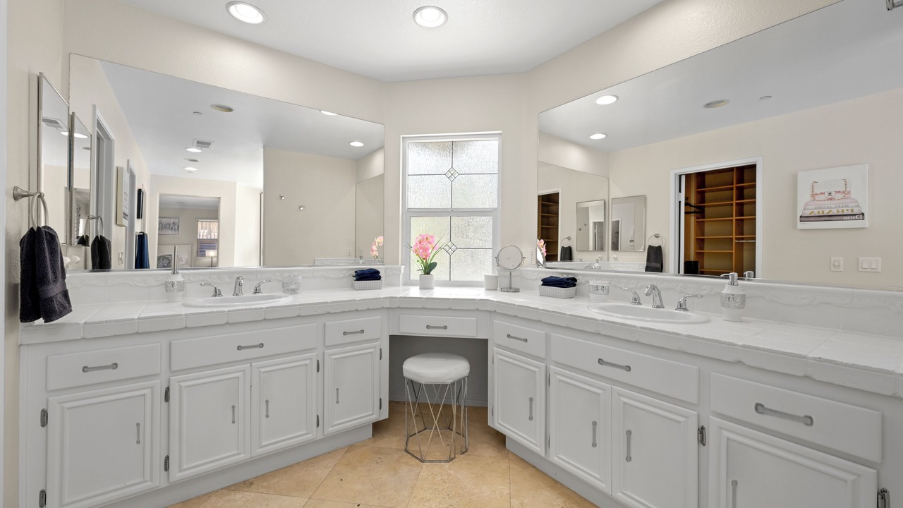 Photo of Bathroom in Lakeside