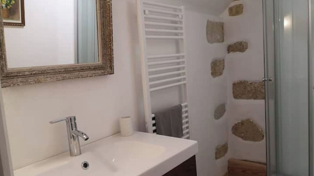 Photo of Bathroom in Saint-Martin-des-Pezerits
