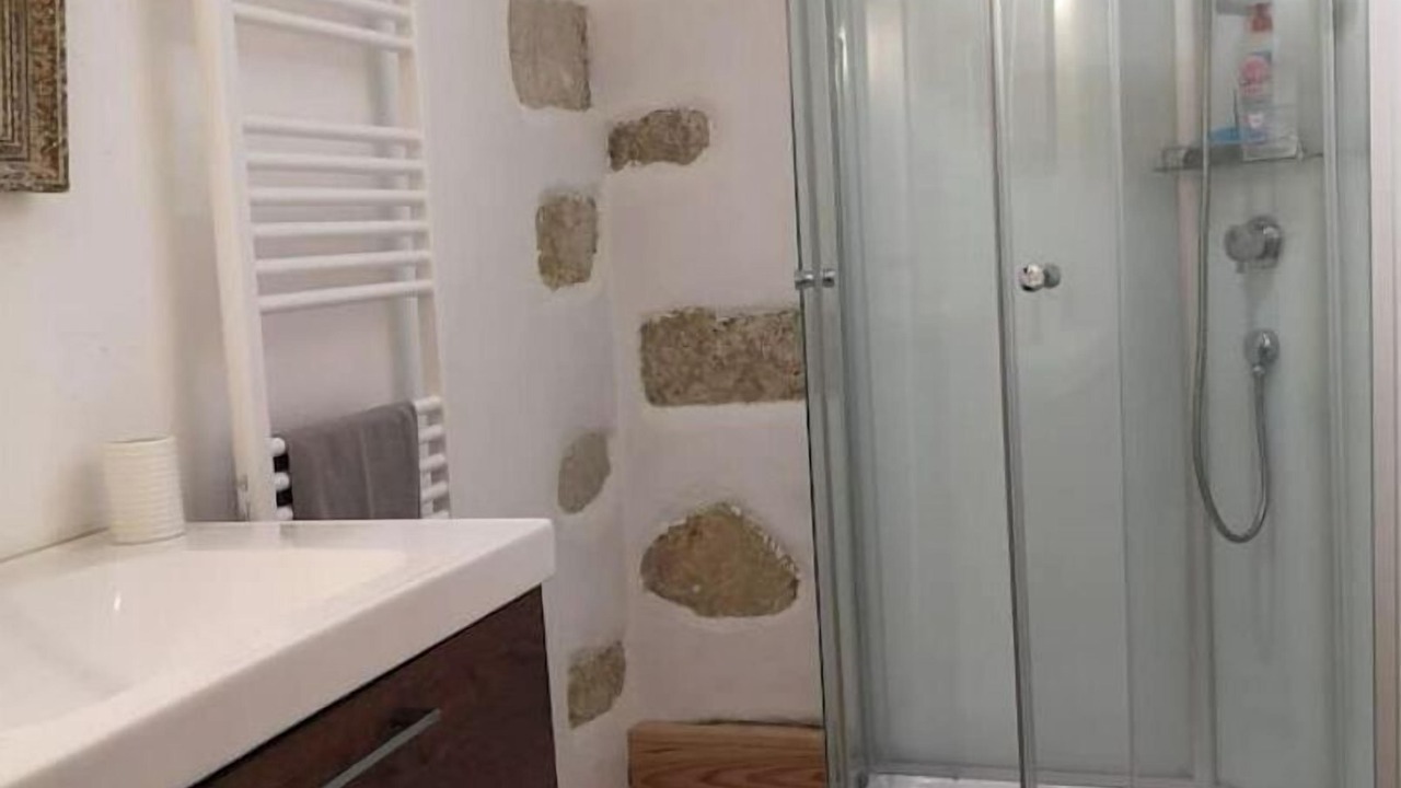 Photo of Bathroom in Saint-Martin-des-Pezerits