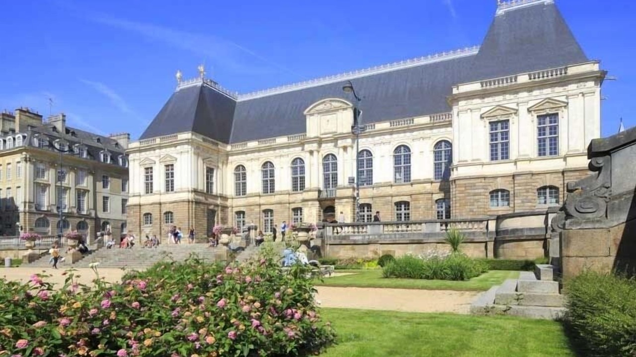 Photo of Others in Centre