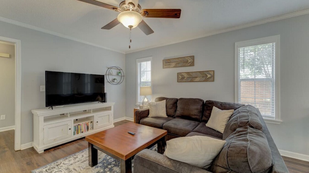 Photo of Livingroom in Lexington