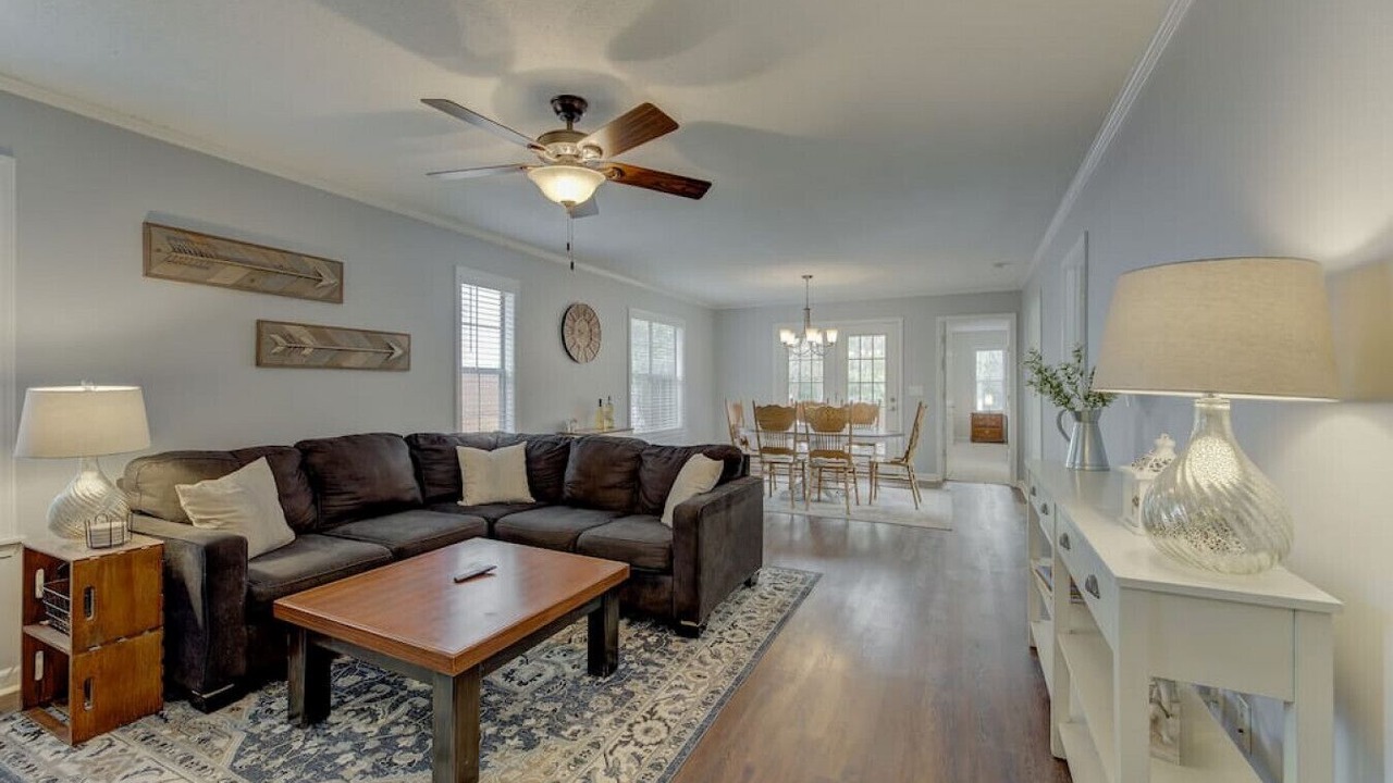 Photo of Livingroom in Lexington