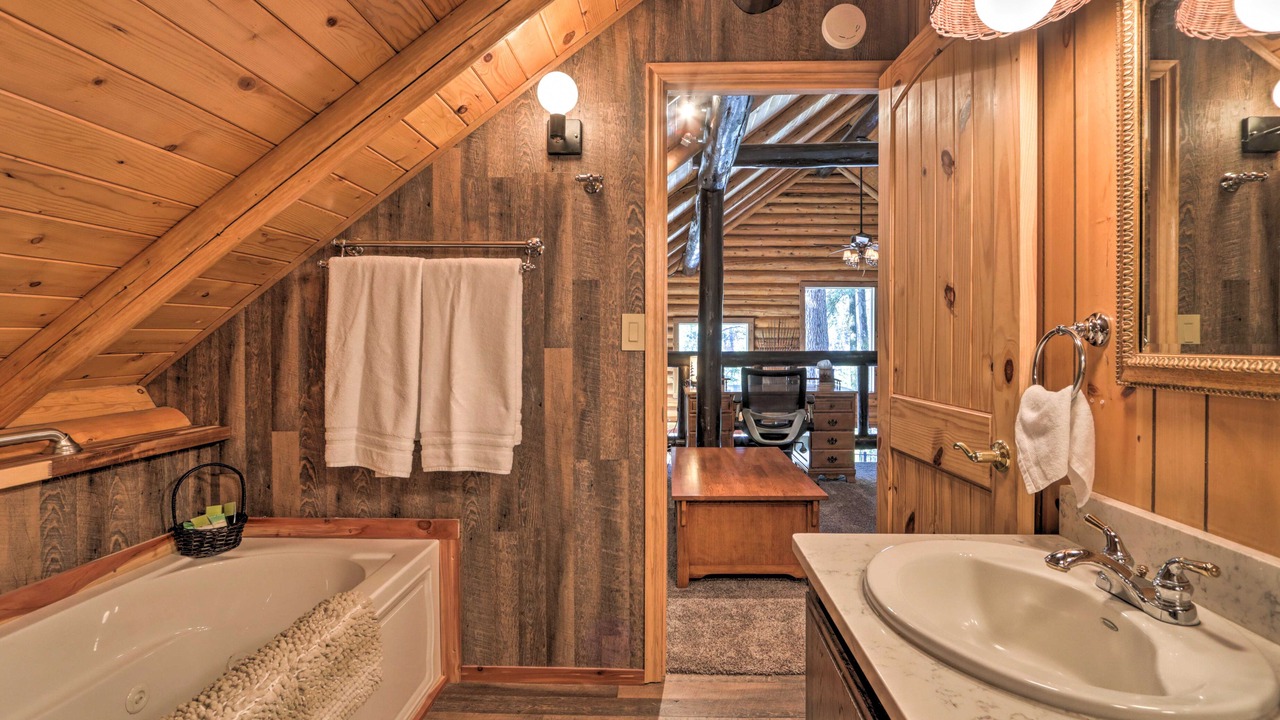 Photo of Bathroom in Cascade