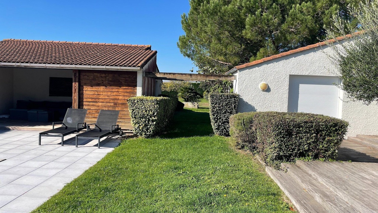 Photo of Patio Balcony in Brives-sur-Charente
