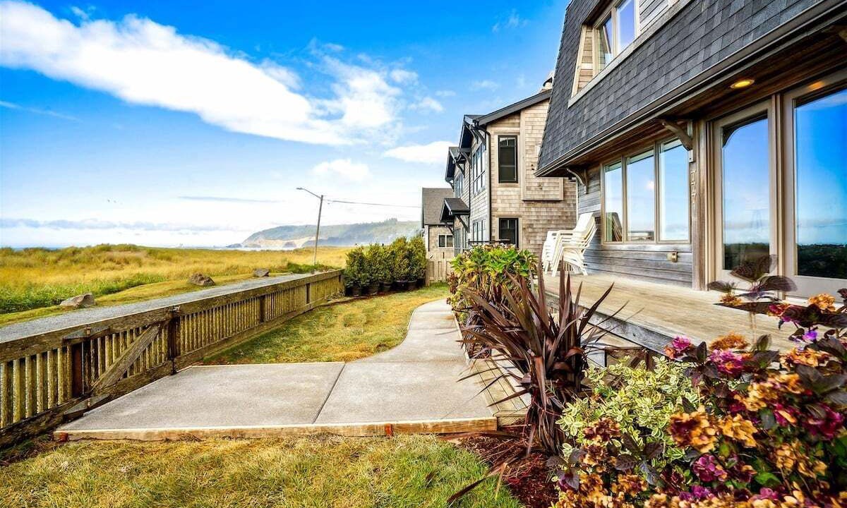 Photo of Others in Downtown Cannon Beach