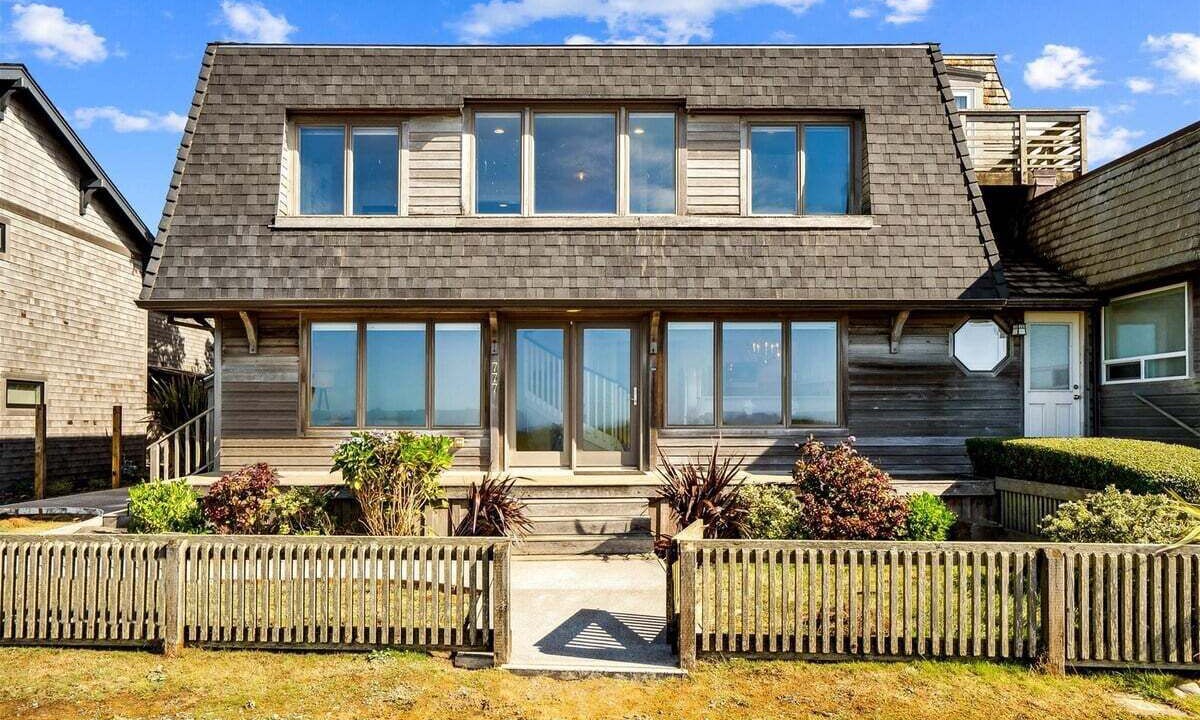 Photo of Others in Downtown Cannon Beach