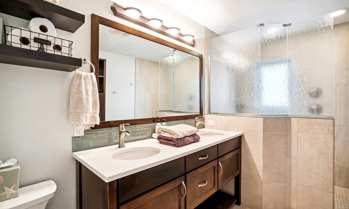 Photo of Bathroom in Downtown Cannon Beach