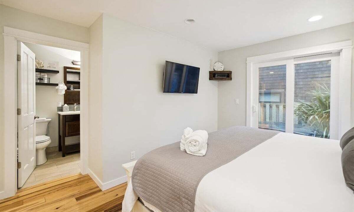 Photo of Others in Downtown Cannon Beach