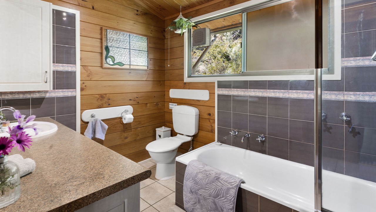 Photo of Bathroom in Jamieson