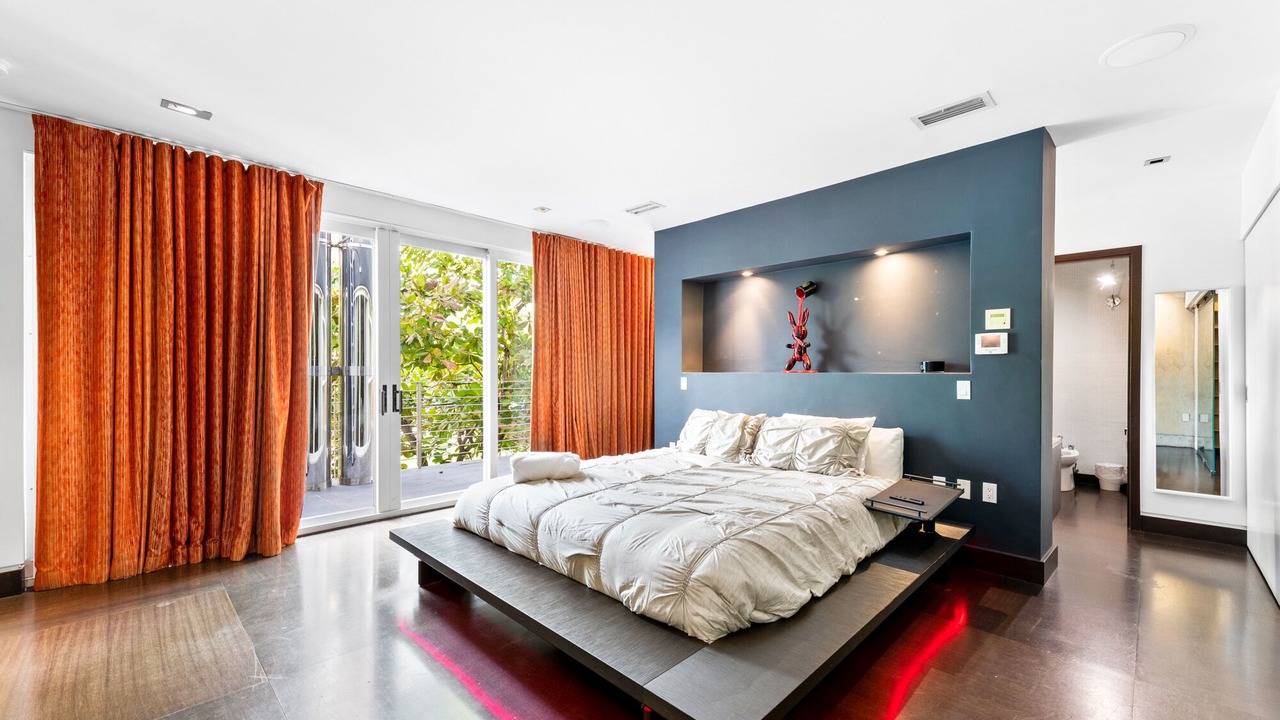 Photo of Bedroom in Northeast Coconut Grove