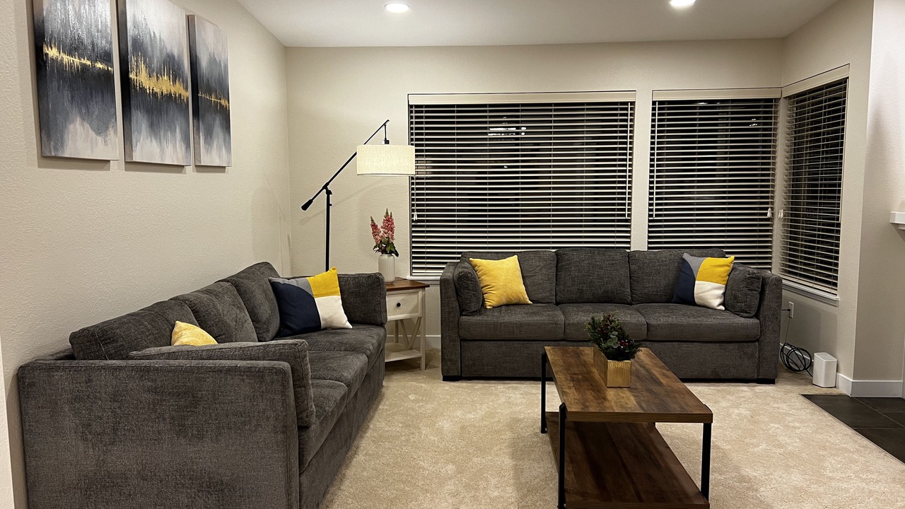 Photo of Livingroom in Northwest Bellevue