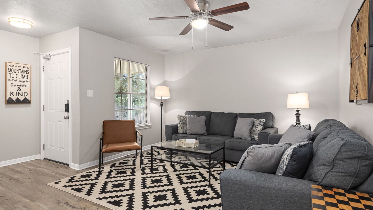 Photo of Livingroom in College Station