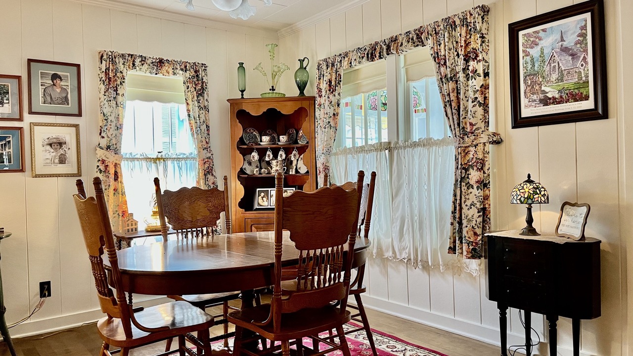 Photo of Livingroom in Mackinaw City