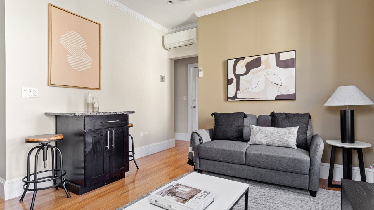 Photo of Livingroom in East Somerville