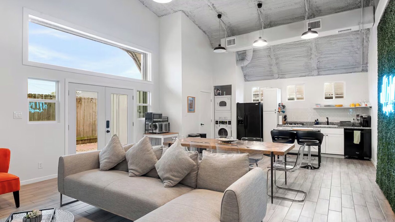 Photo of Livingroom in Greater Heights