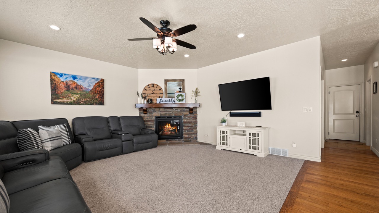 Photo of Livingroom in Highland