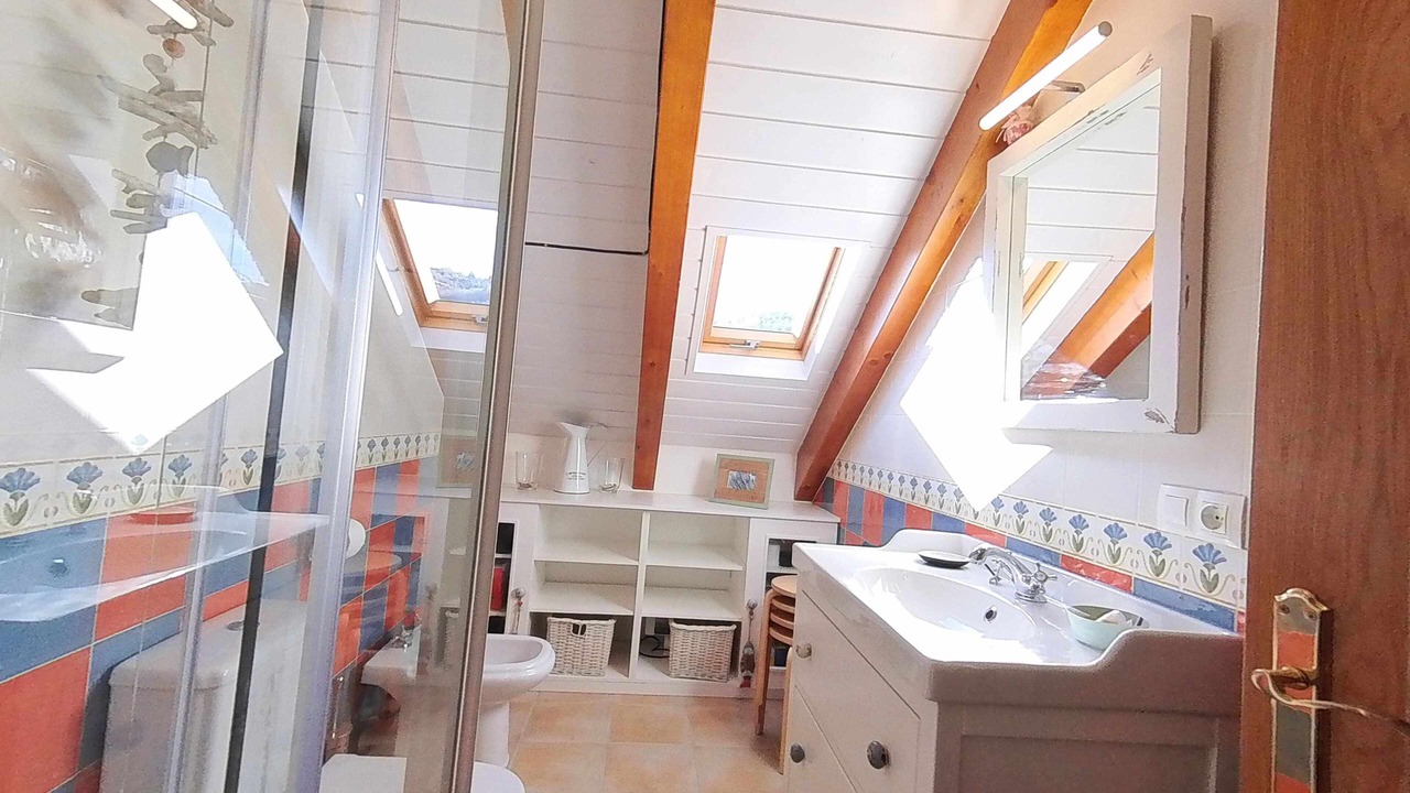 Photo of Bathroom in Escarrilla