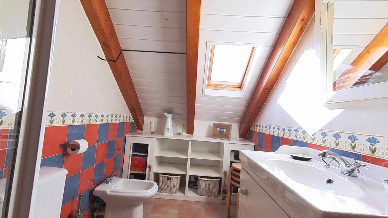 Photo of Bathroom in Escarrilla