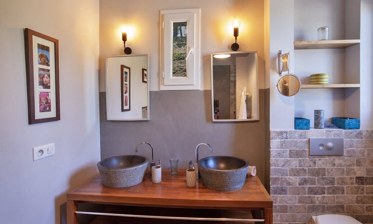 Photo of Bathroom in Sisco