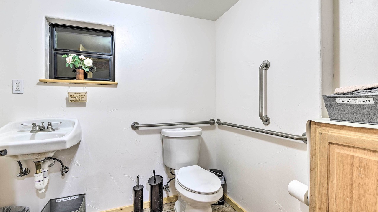 Photo of Bathroom in Forestburg