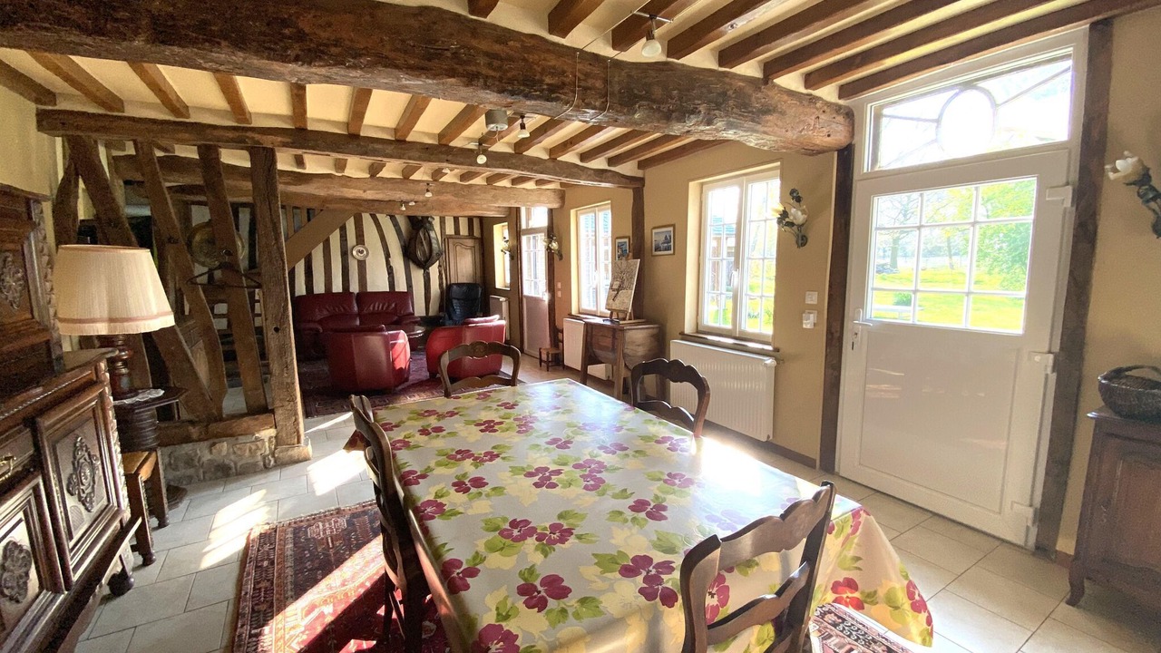Photo of Livingroom in Crasville-la-Rocquefort
