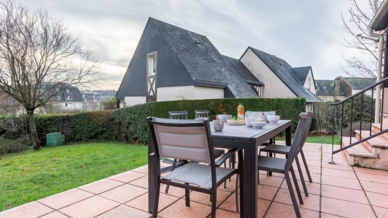 Photo of Others in Touques