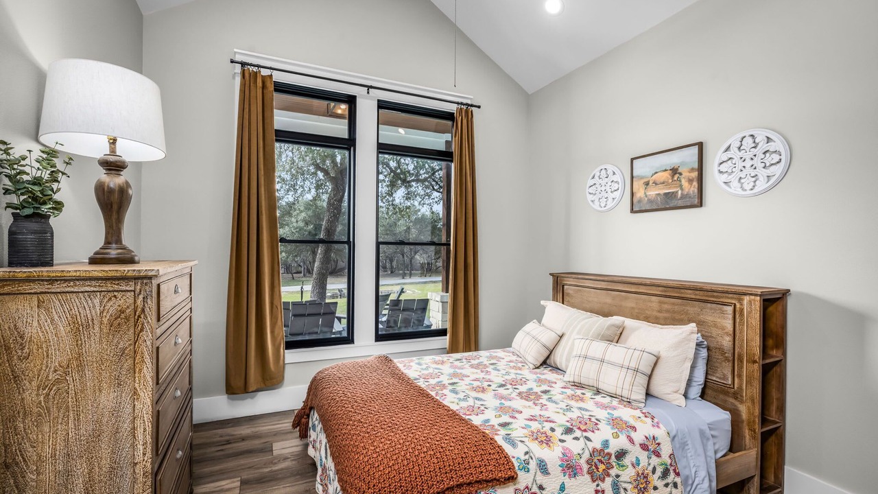 Photo of Bedroom in Kyle