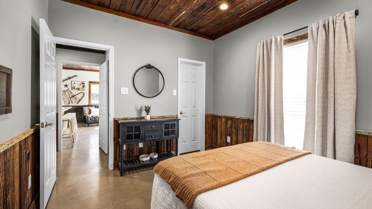 Photo of Bedroom in Kyle