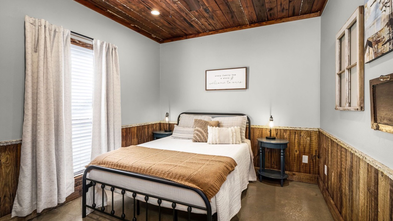 Photo of Bedroom in Kyle