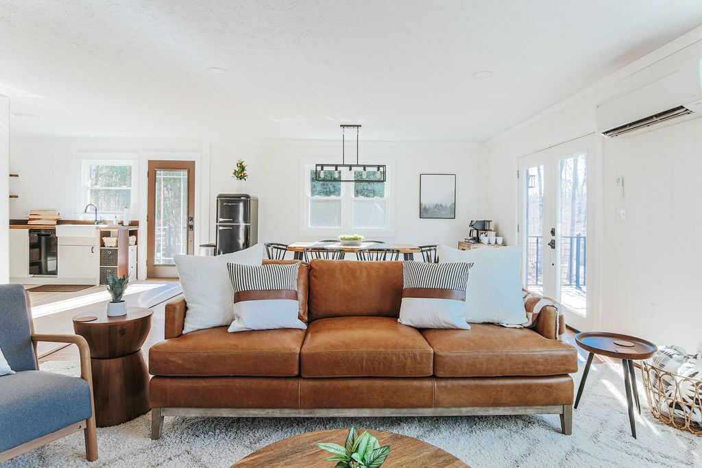 Photo of Livingroom in Nellysford